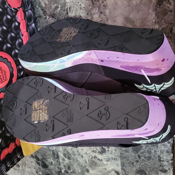 Dark Chocolate Design Beach Ghouls Sandal - Picture 14 of 16